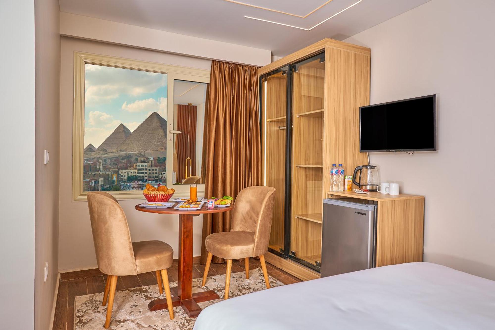 Rotana Pyramids View Vandrarhem Nazlet el-Sîsi Exteriör bild