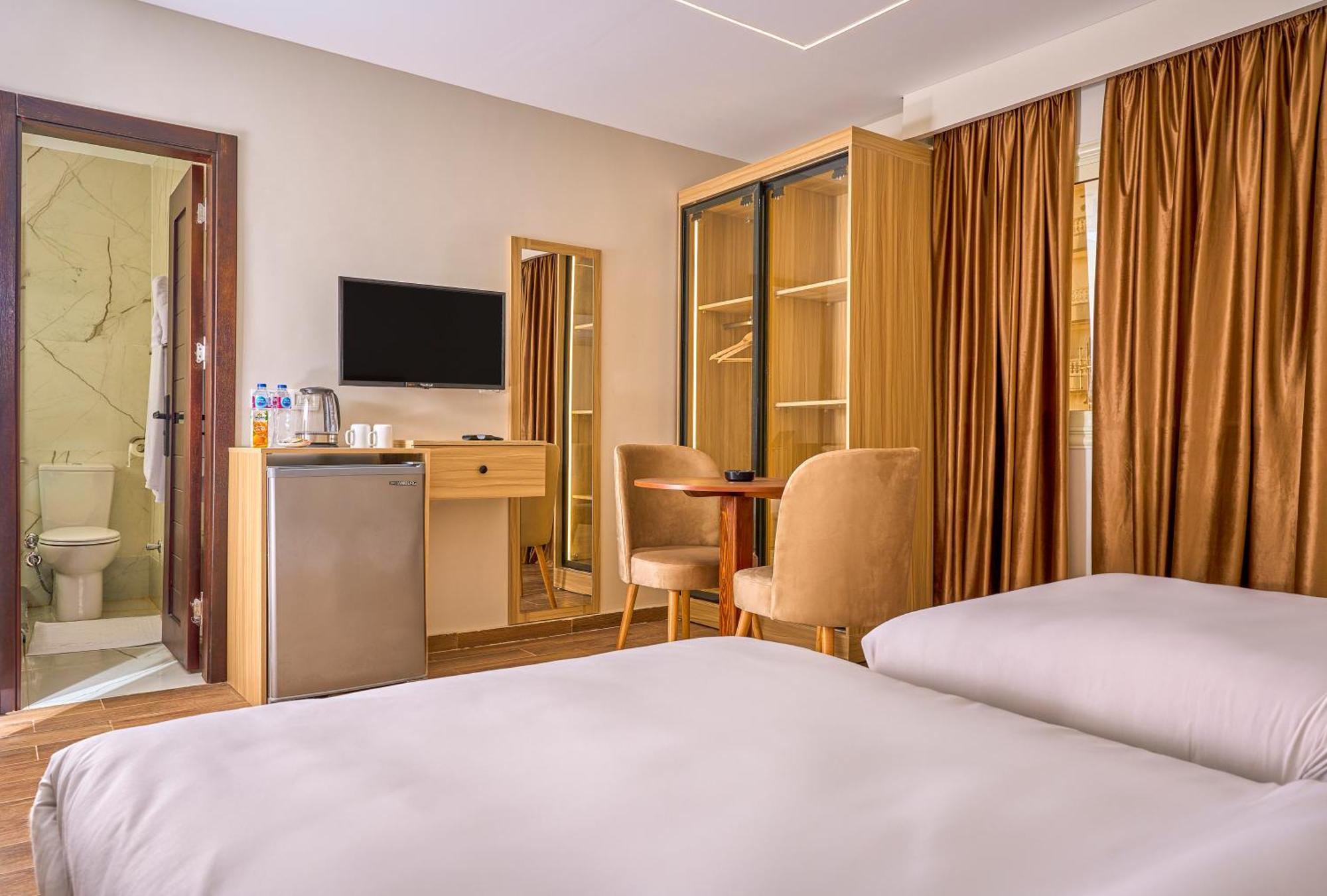Rotana Pyramids View Vandrarhem Nazlet el-Sîsi Exteriör bild